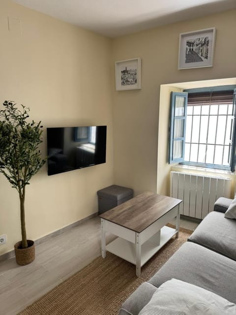 Communal lounge/ TV room, TV and multimedia, Living room, Photo of the whole room, Seating area