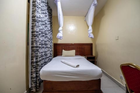 Bed, towels