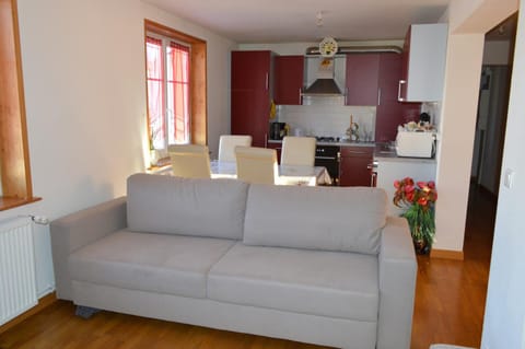 Day, Living room