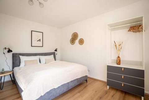 Bed, Bedroom, wardrobe