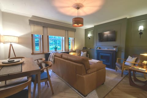 TV and multimedia, Living room, Seating area, Dining area, Evening entertainment