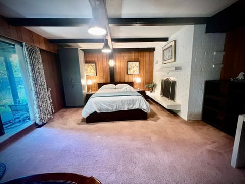 Luxury Space close to UBC Bed and Breakfast in Vancouver