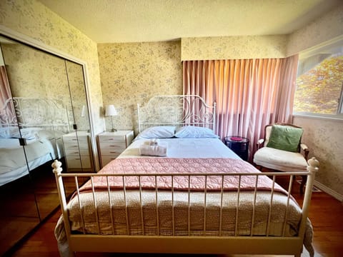Luxury Space close to UBC Bed and Breakfast in Vancouver