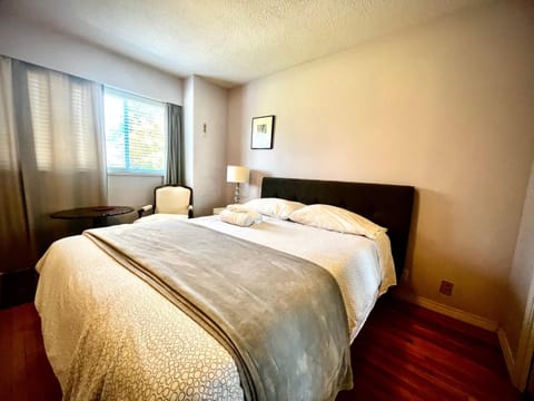 Luxury Space close to UBC Bed and Breakfast in Vancouver