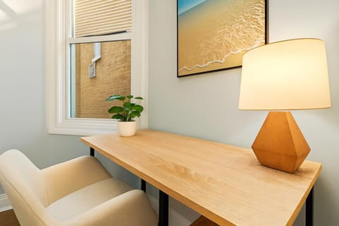 Prime Wrigley Spot Workspace Apartment in Wrigleyville