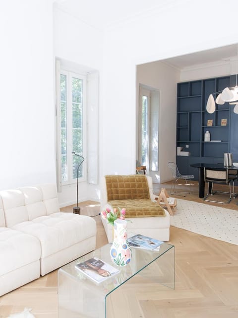 Living room, Seating area