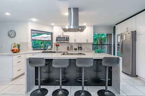 Kitchen or kitchenette, Dining area, dishwasher, oven, stove