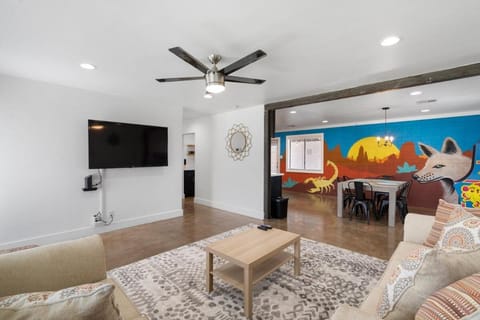 Casa De Coyote - ASU Central Tempe Pet Friendly Apartment in Tempe