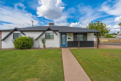 Casa De Coyote - ASU Central Tempe Pet Friendly Apartment in Tempe