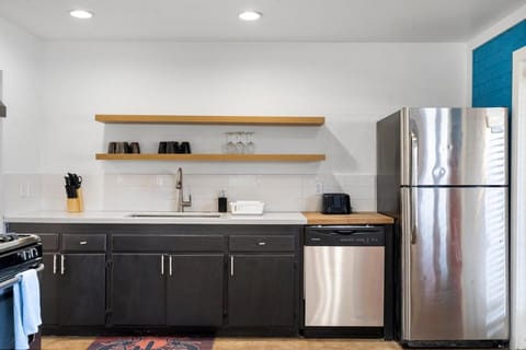 Casa De Coyote - ASU Central Tempe Pet Friendly Apartment in Tempe