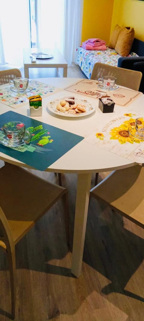 Continental breakfast, Lunch