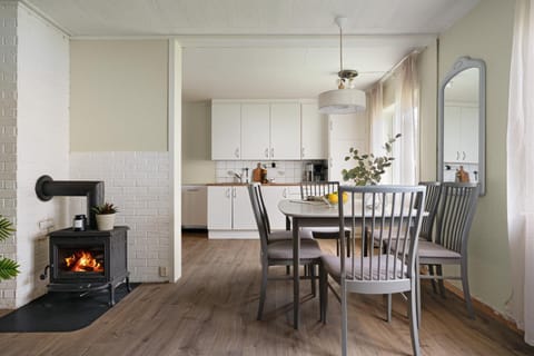 Coffee/tea facilities, Kitchen or kitchenette, Living room, Dining area, kitchen