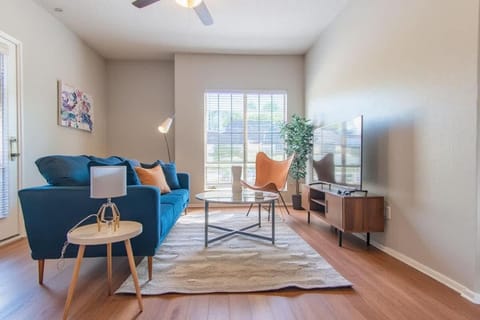 Boulevard Stays Quiet 1BR King Suite Pool Gym Parking 01 Apartment in Irving