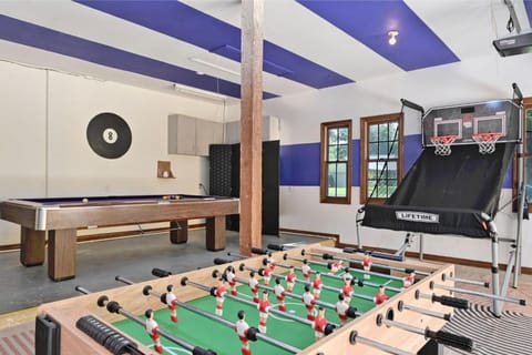 Billiard, Game Room
