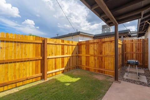 Pet Friendly close to ASU Private yard Apartment in Tempe