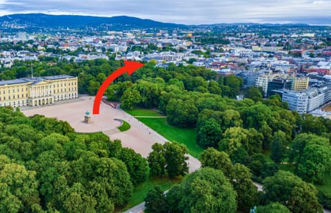 Nearby landmark, Day, Bird's eye view, City view, Location