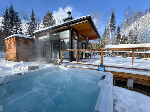 Property building, Hot Tub