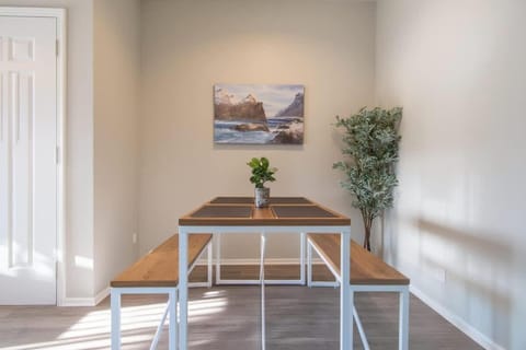 Boulevard Stays Peaceful 1BR King Suite Pool Gym & Parking 04 Apartment in Irving