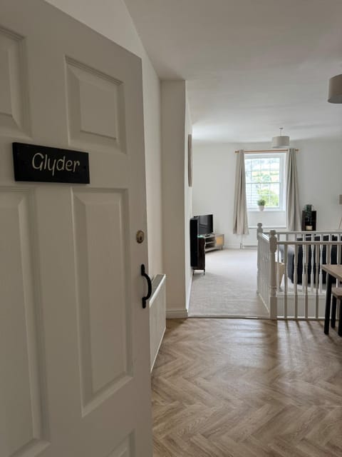 Facade/entrance, Kitchen or kitchenette, Living room, Photo of the whole room, Dining area