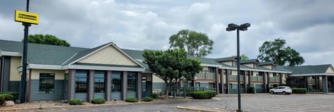 River Hill Inn & Suites Hotel in Hudson