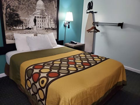 River Hill Inn & Suites Hotel in Hudson