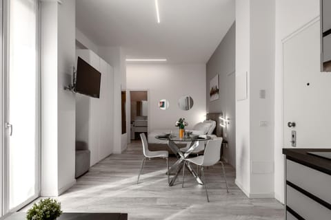 Communal lounge/ TV room, TV and multimedia, Living room, Seating area, Dining area