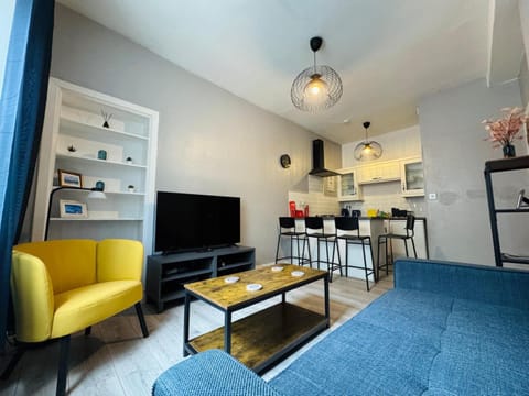 Communal lounge/ TV room, TV and multimedia, Living room, Seating area