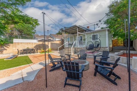 Chic and Cozy Stay in Pueblo House in Pueblo