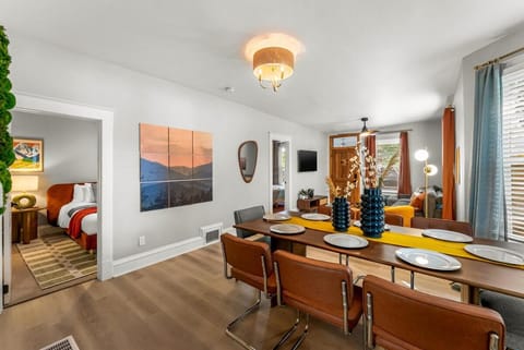 Chic and Cozy Stay in Pueblo House in Pueblo