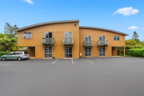 Property building, Day, Parking