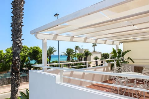 Day, Natural landscape, Summer, Balcony/Terrace, Floor plan, Sea view, furniture