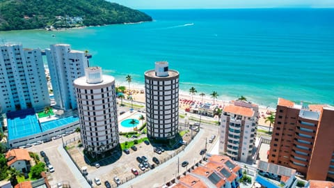Property building, Nearby landmark, Natural landscape, Bird's eye view, Beach, Pool view, Sea view, Swimming pool, Location