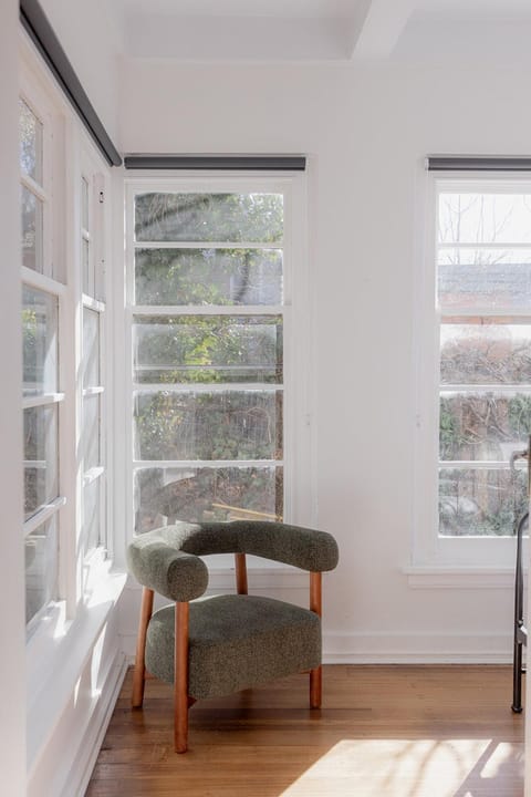 Tamar River Views Mid-Century Vibes Apartment in Tasmania