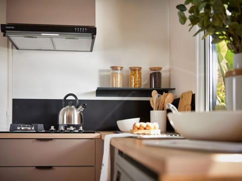 Mobil home 6 pers avec terrasse, 3 chambres - API-1-52-651 Campground/ 
RV Resort in Provence-Alpes-Côte d'Azur