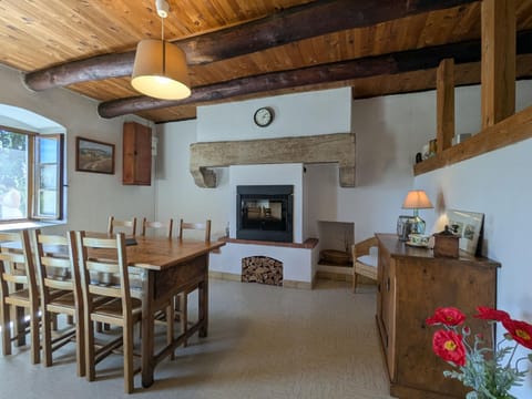 Maison familiale confortable, animaux admis, parking sur place - FR-1-582-537 House in Auvergne-Rhône-Alpes