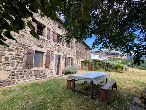 Maison familiale confortable, animaux admis, parking sur place - FR-1-582-537 House in Auvergne-Rhône-Alpes