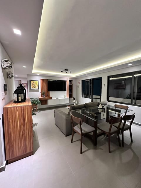 TV and multimedia, Seating area, Dining area