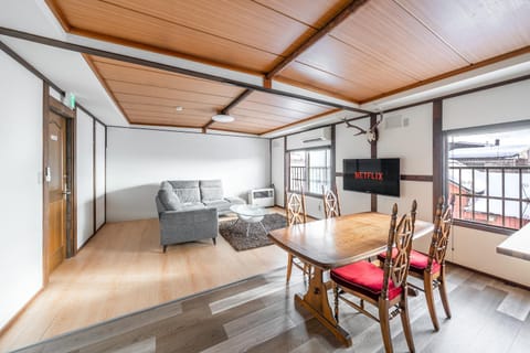 Living room, Dining area