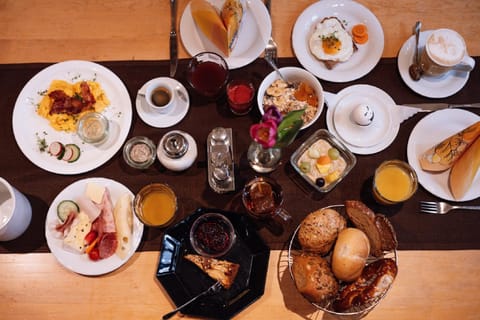 Food, Continental breakfast