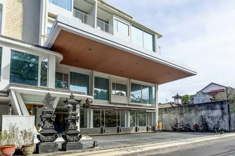 Facade/entrance