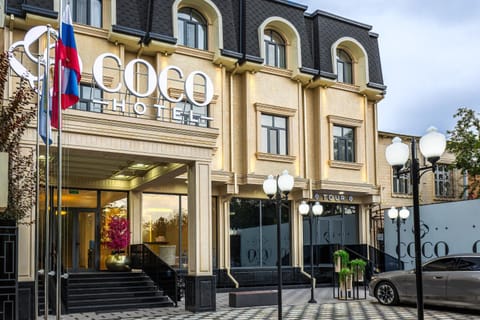 Property building, Facade/entrance, Location, Parking