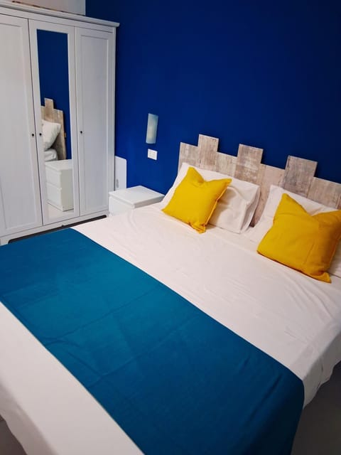 Photo of the whole room, wardrobe