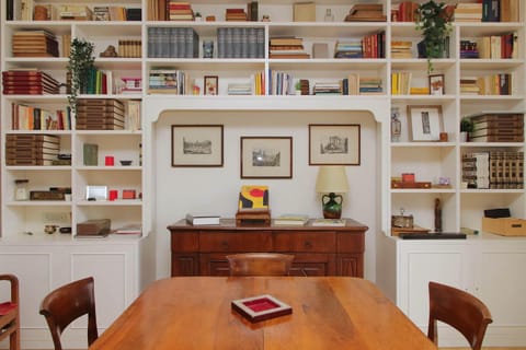 Library, Living room