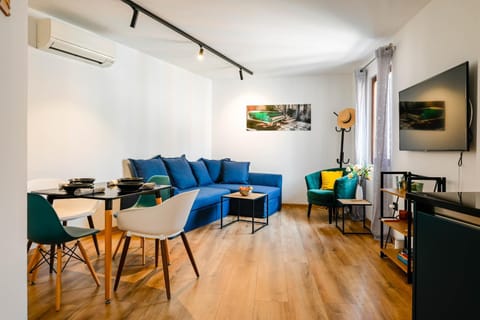 TV and multimedia, Living room, Dining area, air conditioner