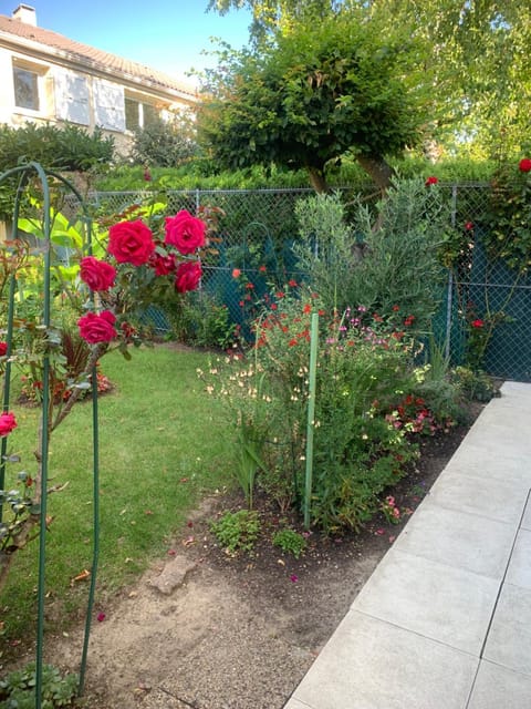 Belle chambre chez Zoa Vacation rental in Île-de-France