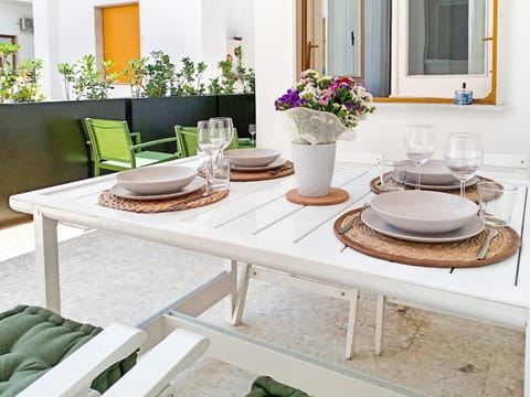 Patio, Balcony/Terrace, Seating area, Dining area