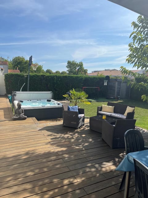 Garden, Hot Tub