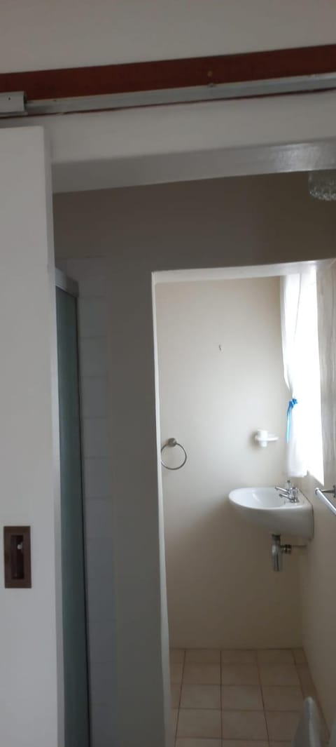 Cozy studio flat in Goodwood Apartment in Cape Town