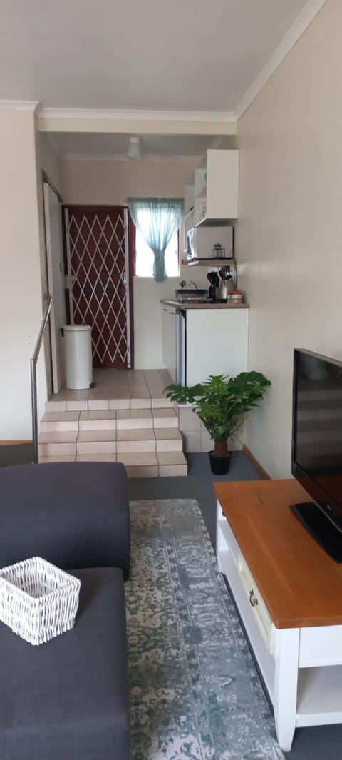 Cozy studio flat in Goodwood Apartment in Cape Town