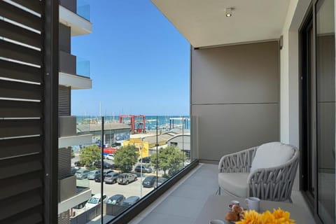 Beachfront Design Apartment Private Parking AC City Center Wifi Apartment in Civitanova Marche
